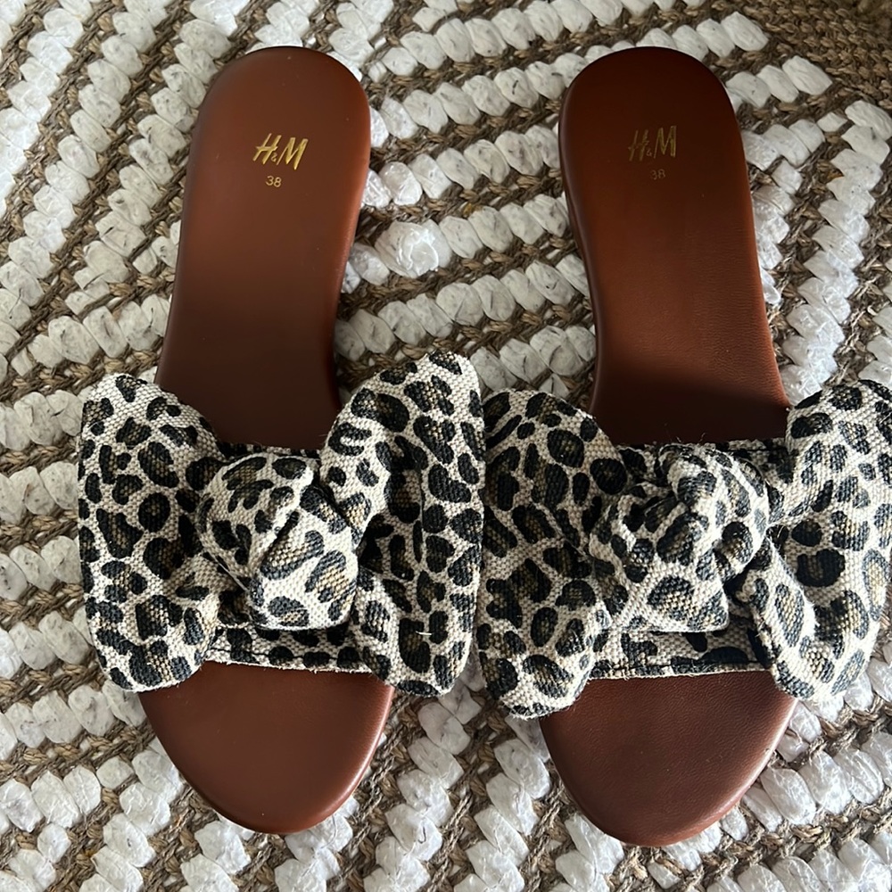 Sandals with Bow- Beige/leopard print- size 7( US)/ 38(EUR)
